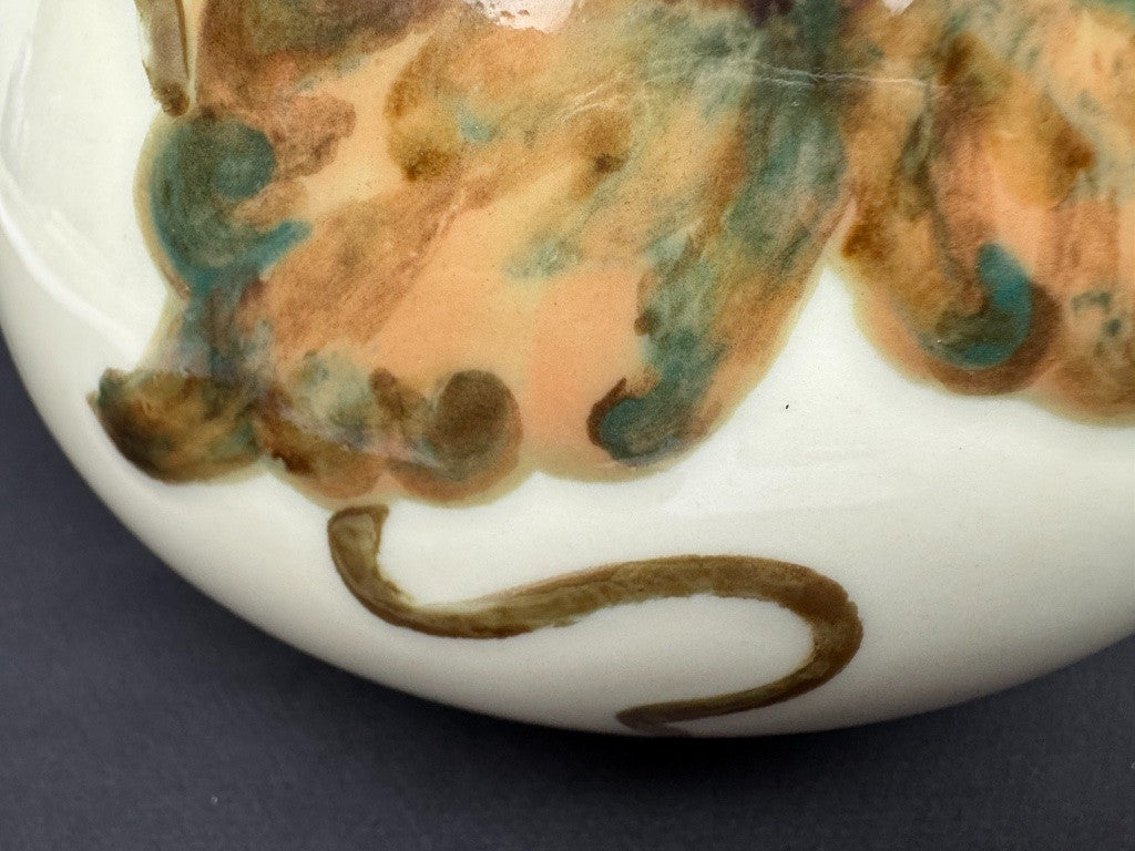 Vase boule en porcelaine de Limoges, Manufacture Tharaud - Décor peint main