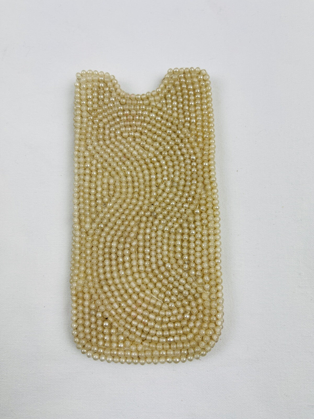 Ancien étui à lunettes brodé de perles