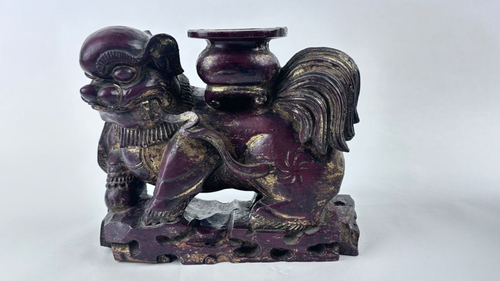 Paire de chiens de Fô en bois sculpté et doré 19ème