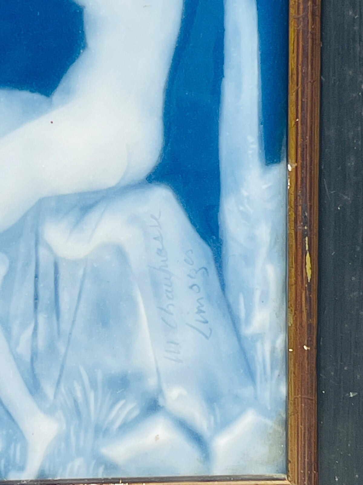 Marcel CHAUFRIASSE (1926-1990) Plaque en porcelaine de  Limoges encadrée