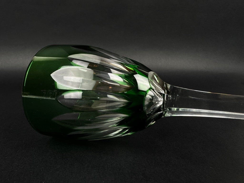Paire de verres à vin Baccarat – Modèle Cassino – Cristal emeraude taillé 19 cm