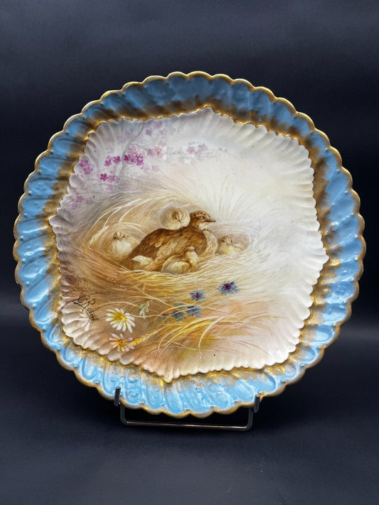 Grand plat en porcelaine signé C.Rosier – décor naturaliste, fin XIXe