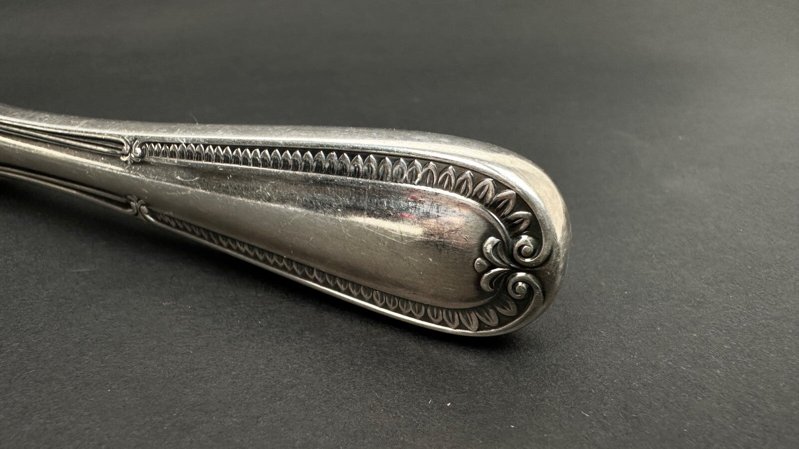 Coffret De 24 Couteaux En Métal Argenté, style Empire Restauration