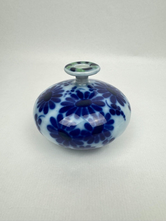 Vase n°3 - Tharaud Limoges – Porcelaine émaillée bleu et blanc