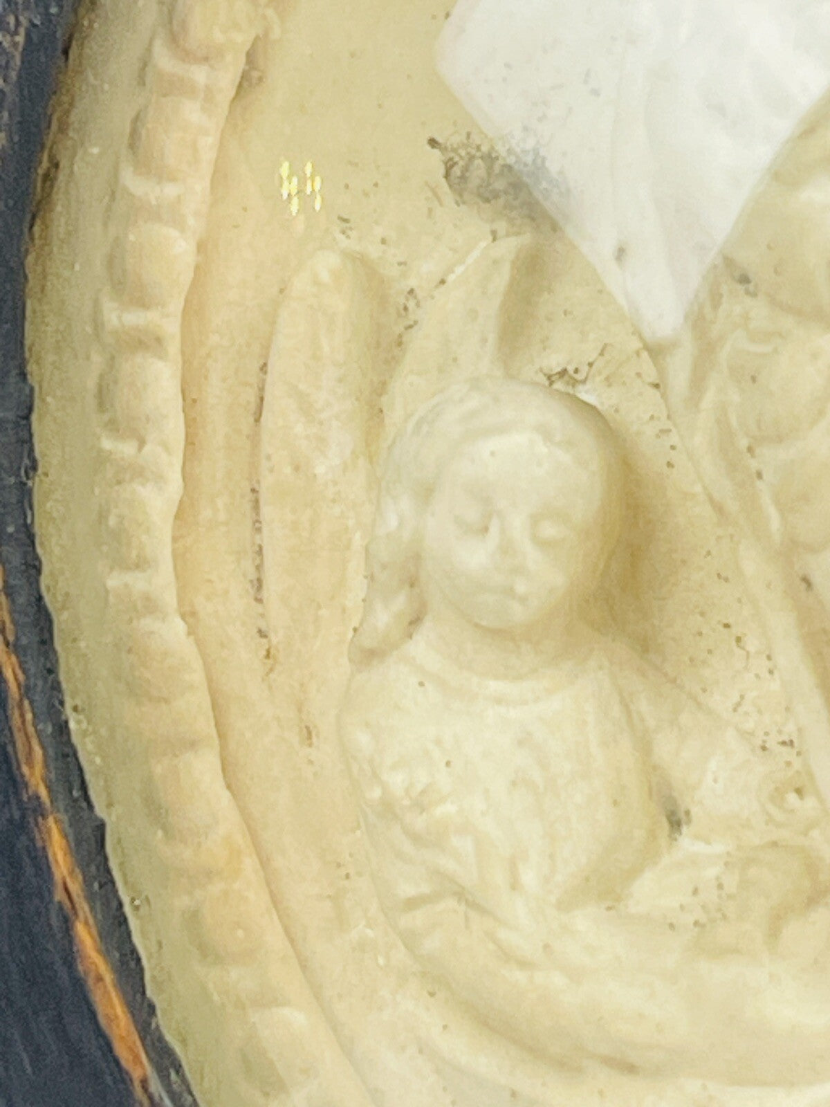 Ancien cadre reliquaire concrétion calcaire, Vierge et Enfant Jésus 19ème