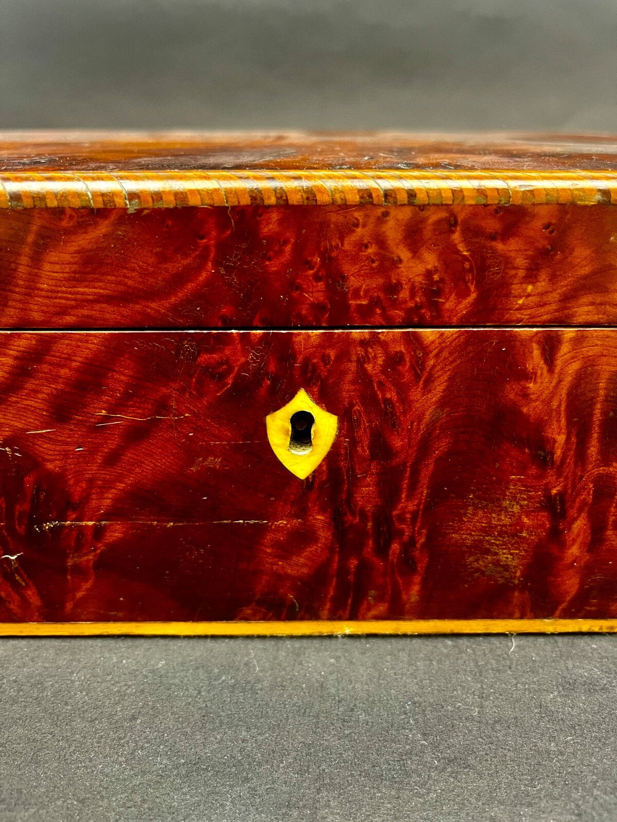 Coffret, Boîte à Couture En Loupe Et Marqueterie