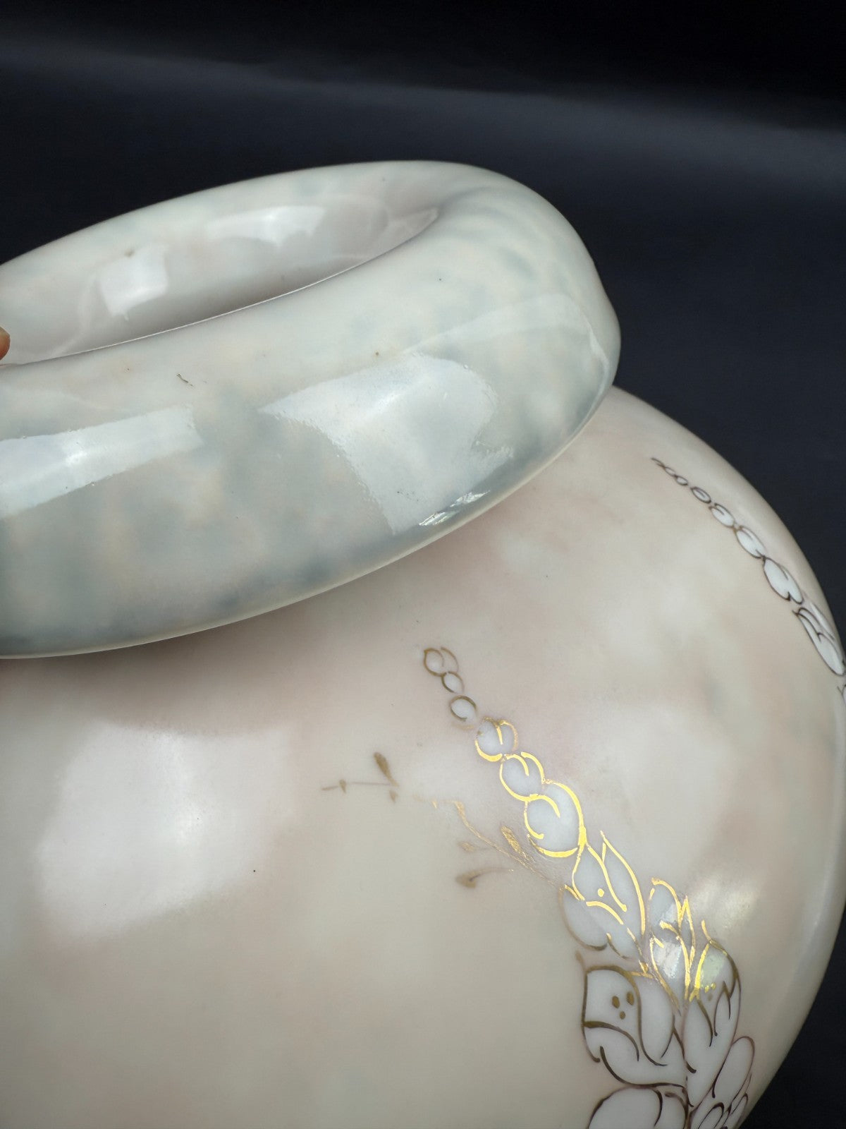 Vase Tharaud Limoges Décor floral doré Porcelaine émaillée – H 26 cm