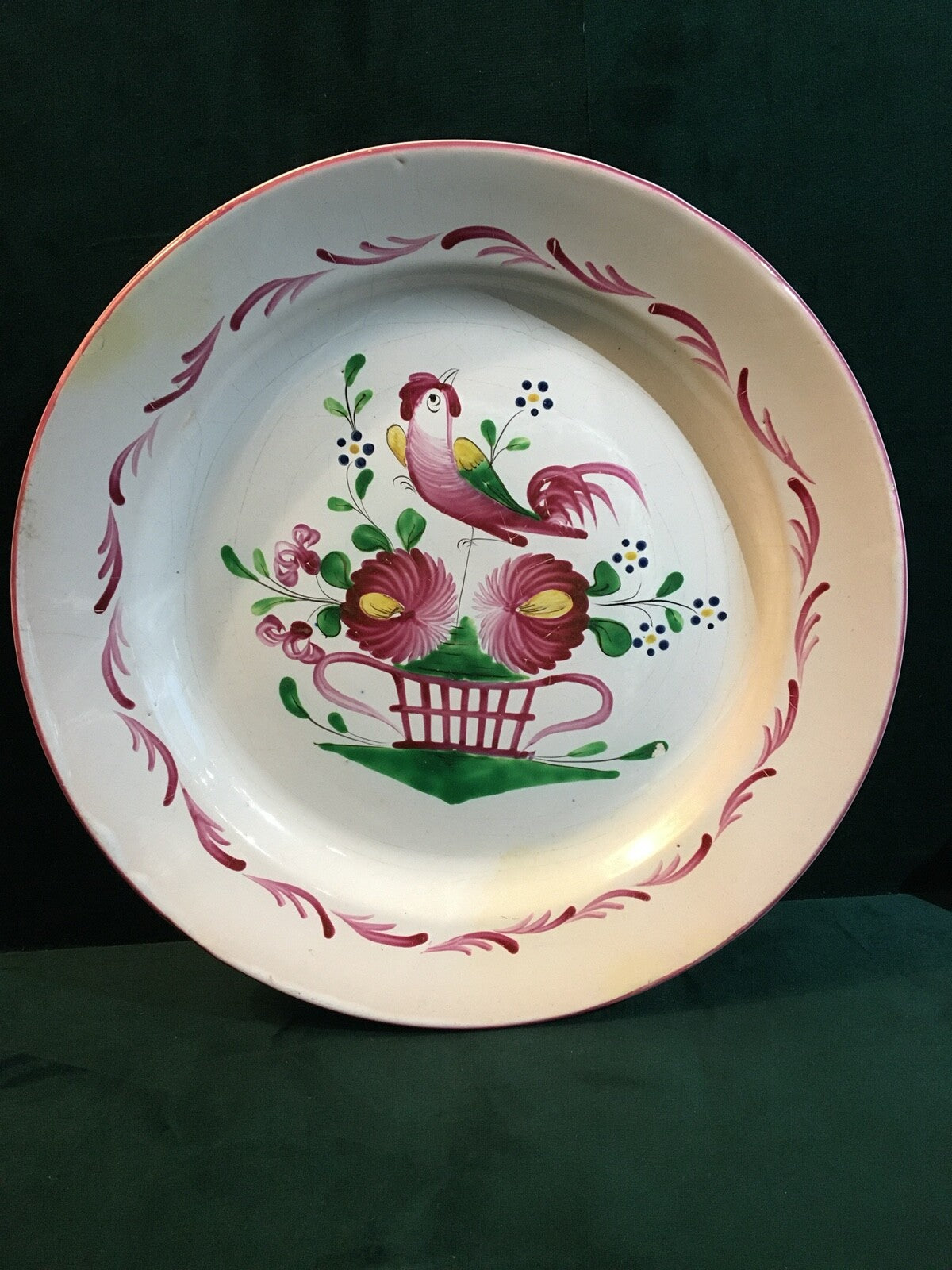 Grand plat faïence de l'est, décor au coq, Keller et Guérin Lunéville n°2