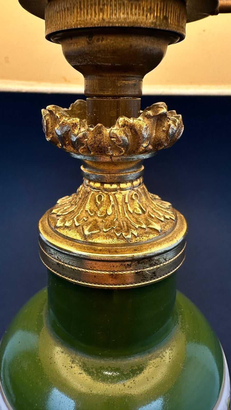 Petite Lampe En Porcelaine, Limoges Ou Sèvres