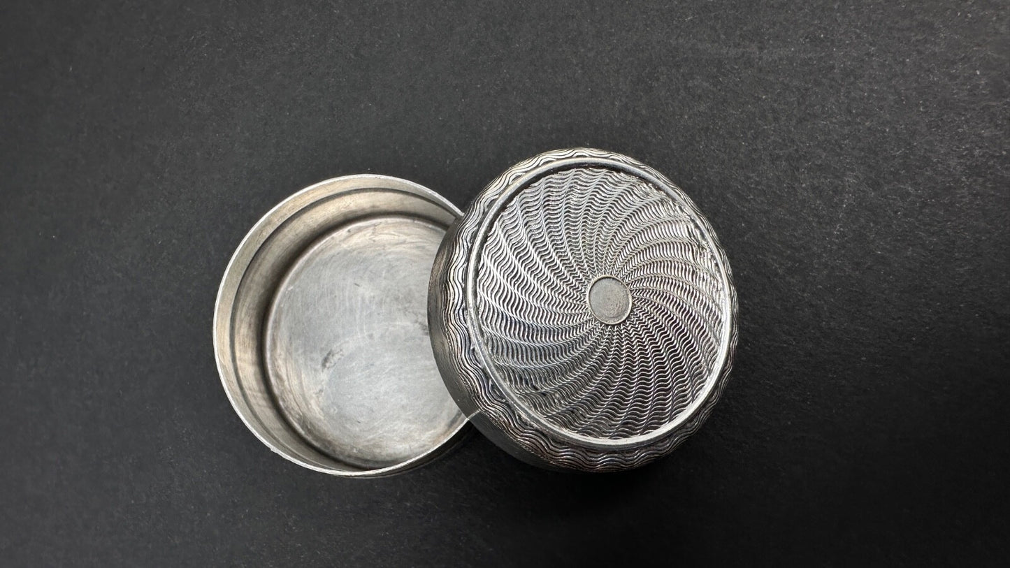 Boite à onguent ou à pilule en métal argenté diamètre 3,5 cm