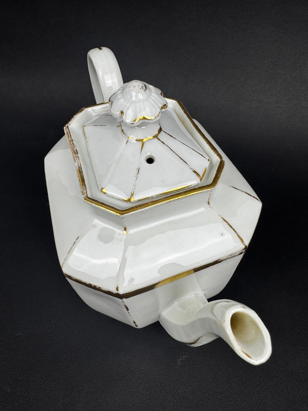 Service à thé en porcelaine blanche et or, époque fin XIXe / début XXe