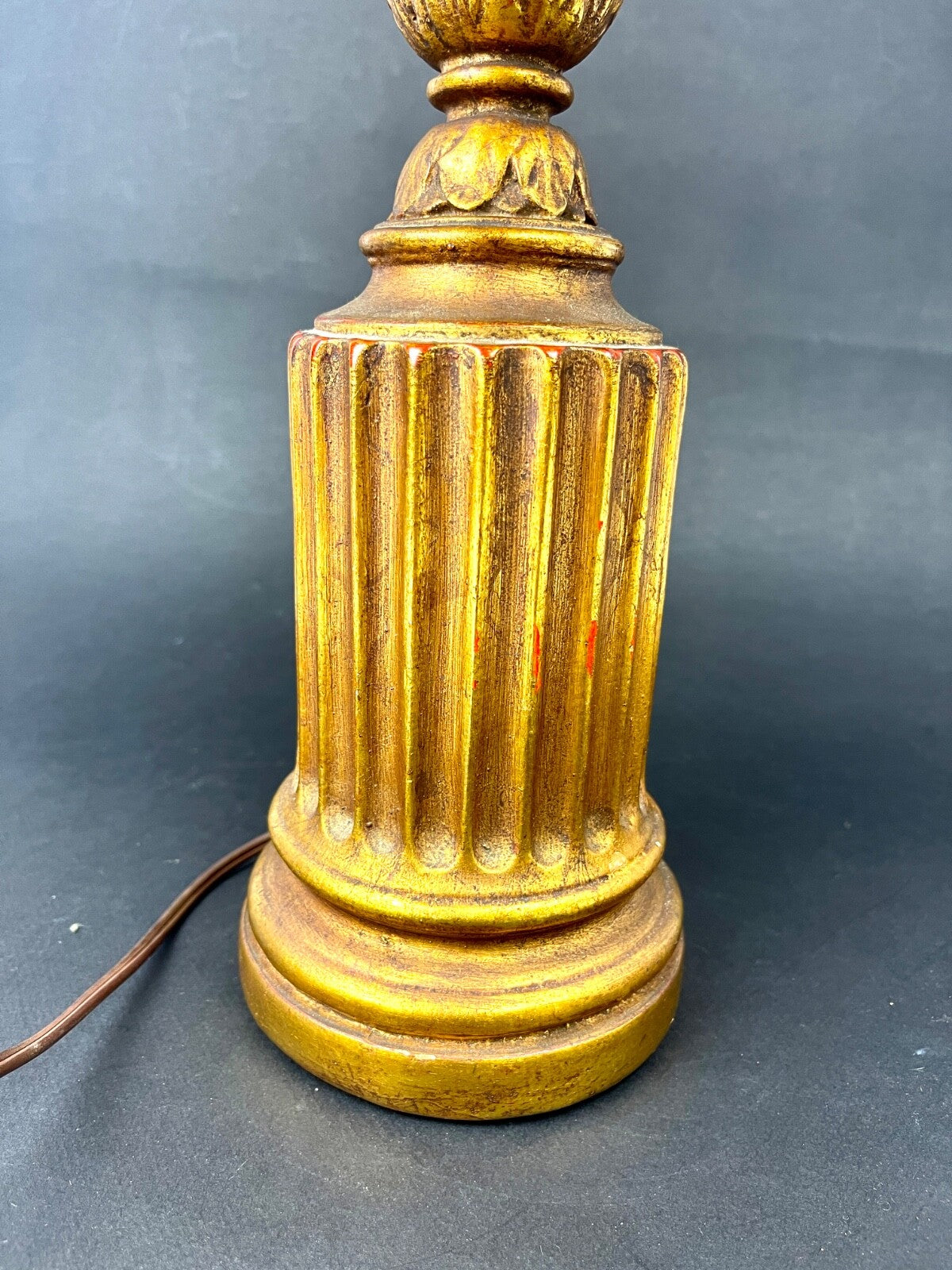 Pied De Lampe En Bois Doré De Forme Colonne