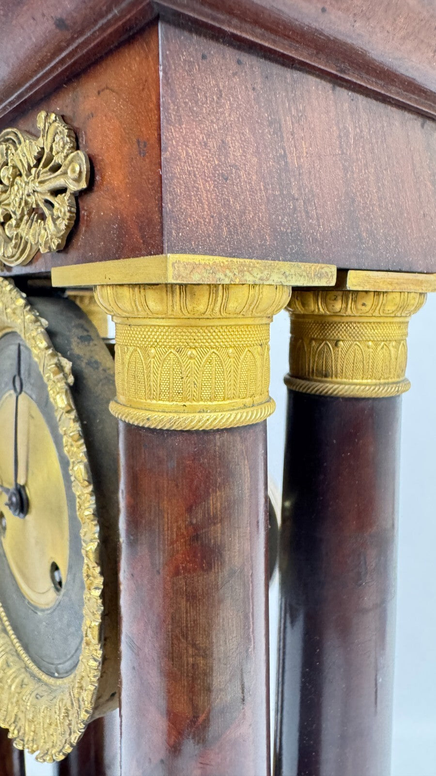 Pendule portique en acajou époque Restauration