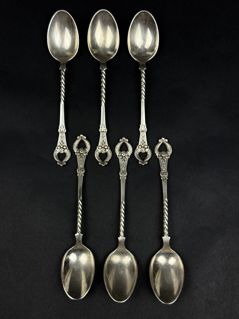 Christofle, coffret de 6 cuillères à moka modèle corne d'abondanceflag