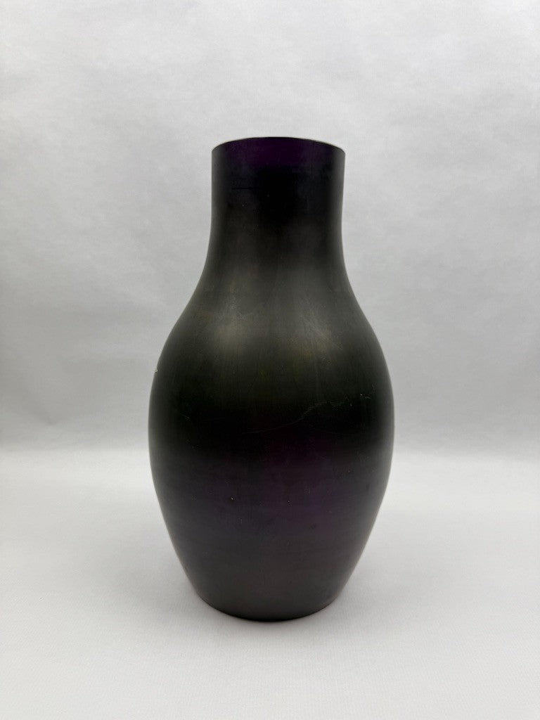 Vase Art Nouveau en verre émaillé violet décor de pavots, Poschinger vers 1900