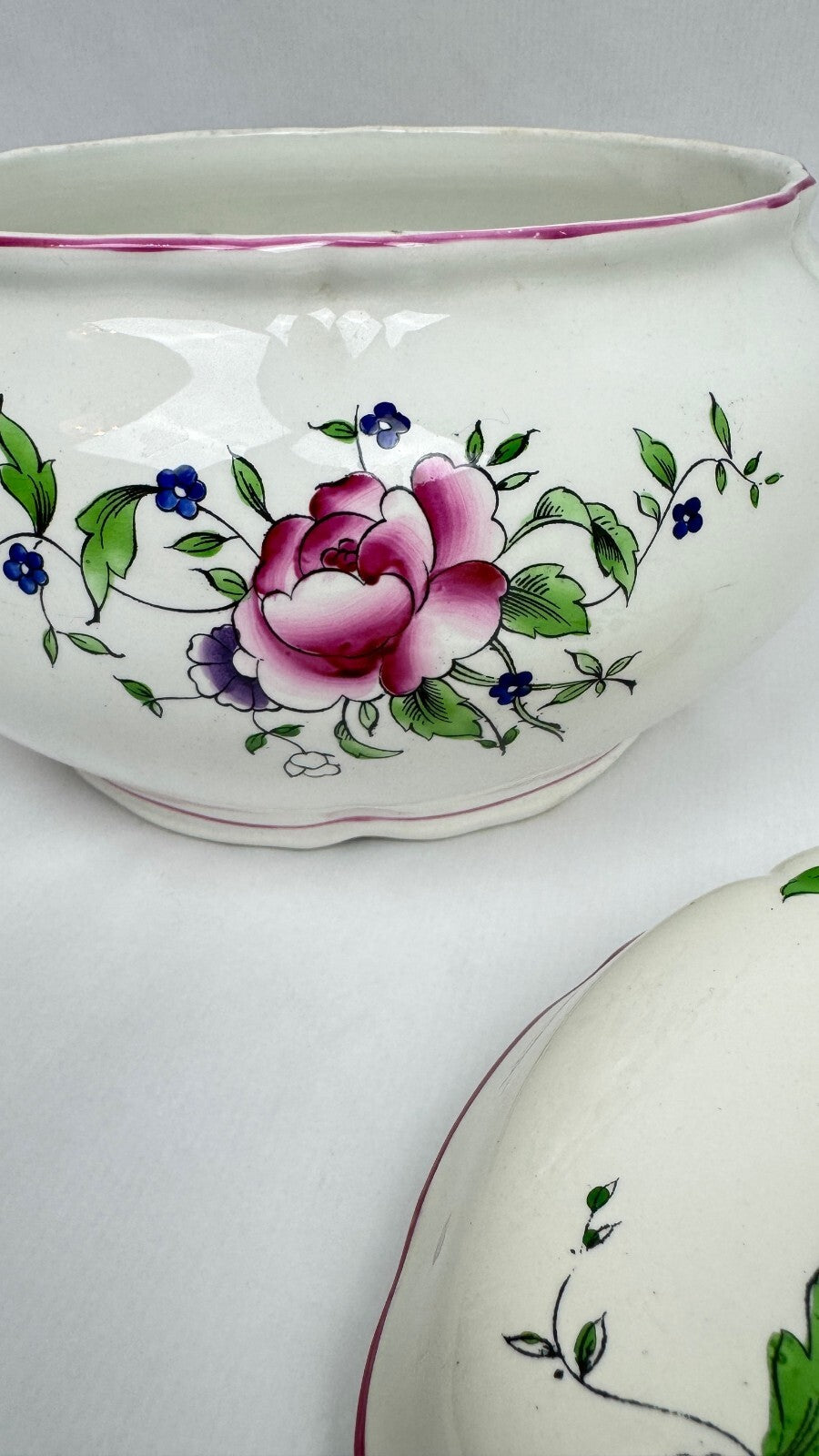 Boch Frères, La Louvière, soupière décor floral