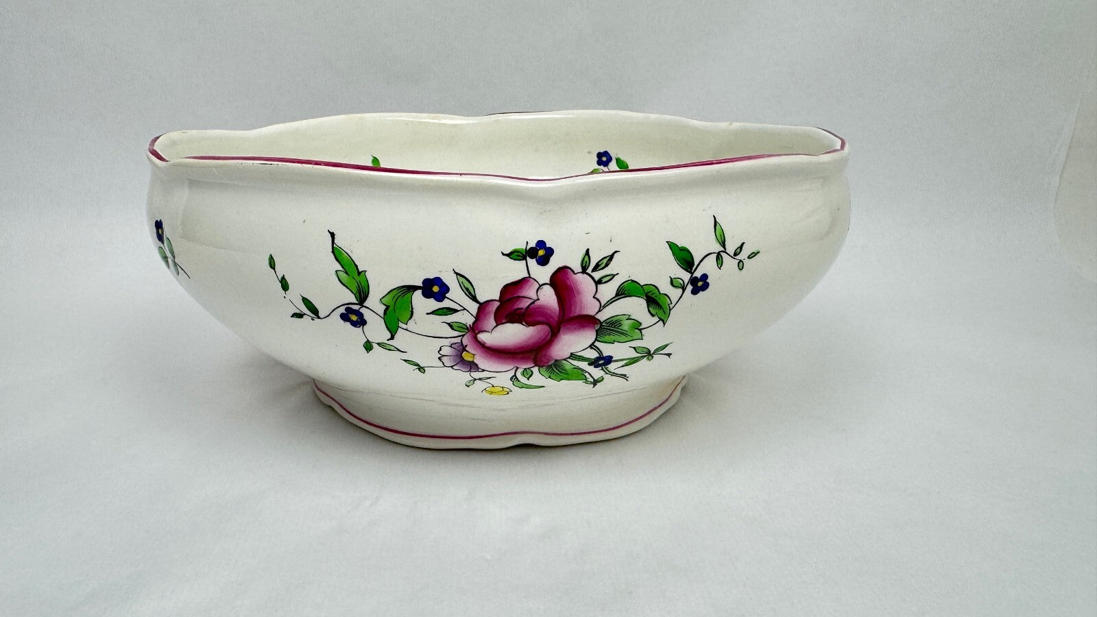 Boch Frères, La Louvière, soupière décor floral