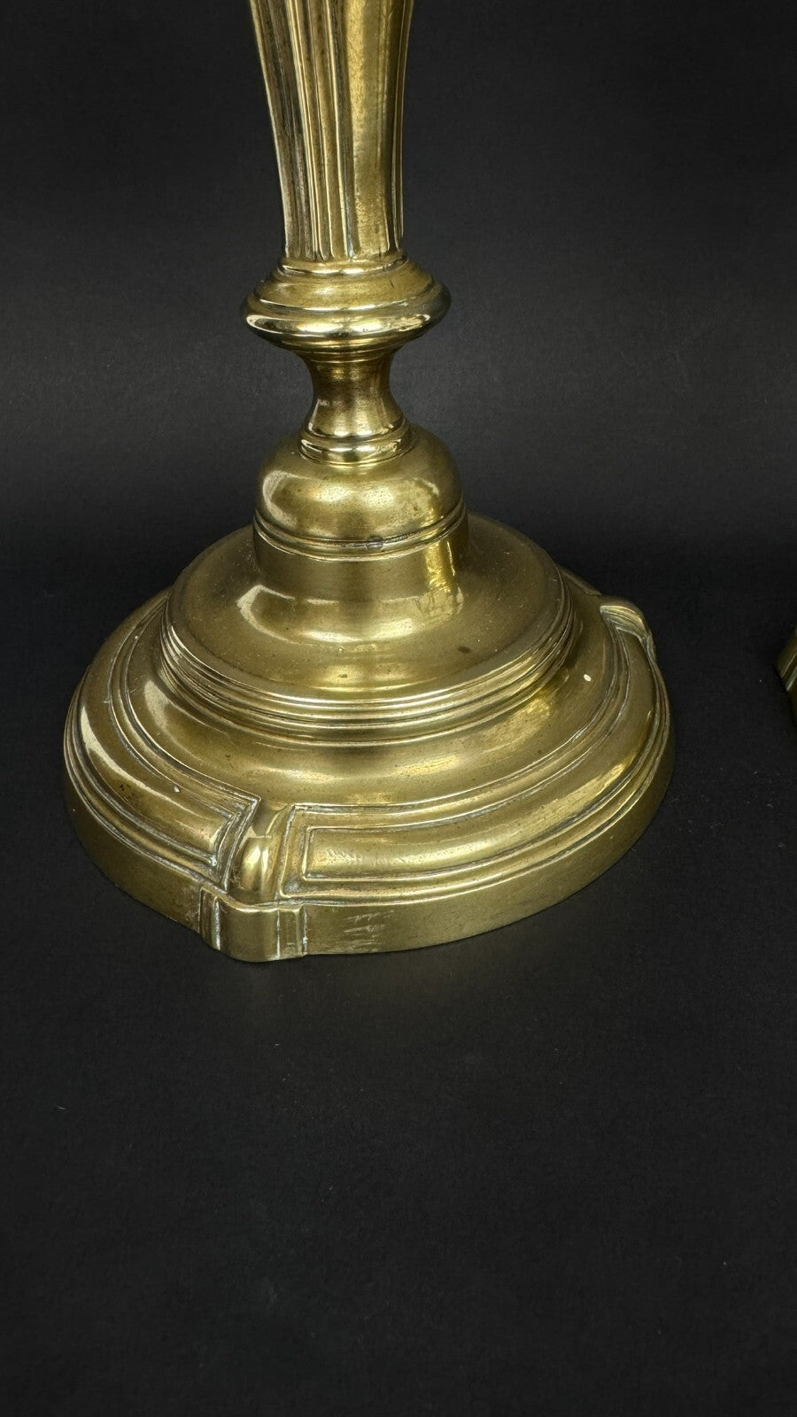Paire de bougeoirs en bronze doré époque Régence XVIIIème