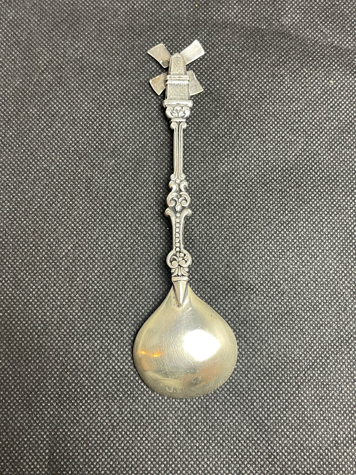Rare cuillère souvenir  émaillée Don Quichotte, moulin, souvenir de Madrid