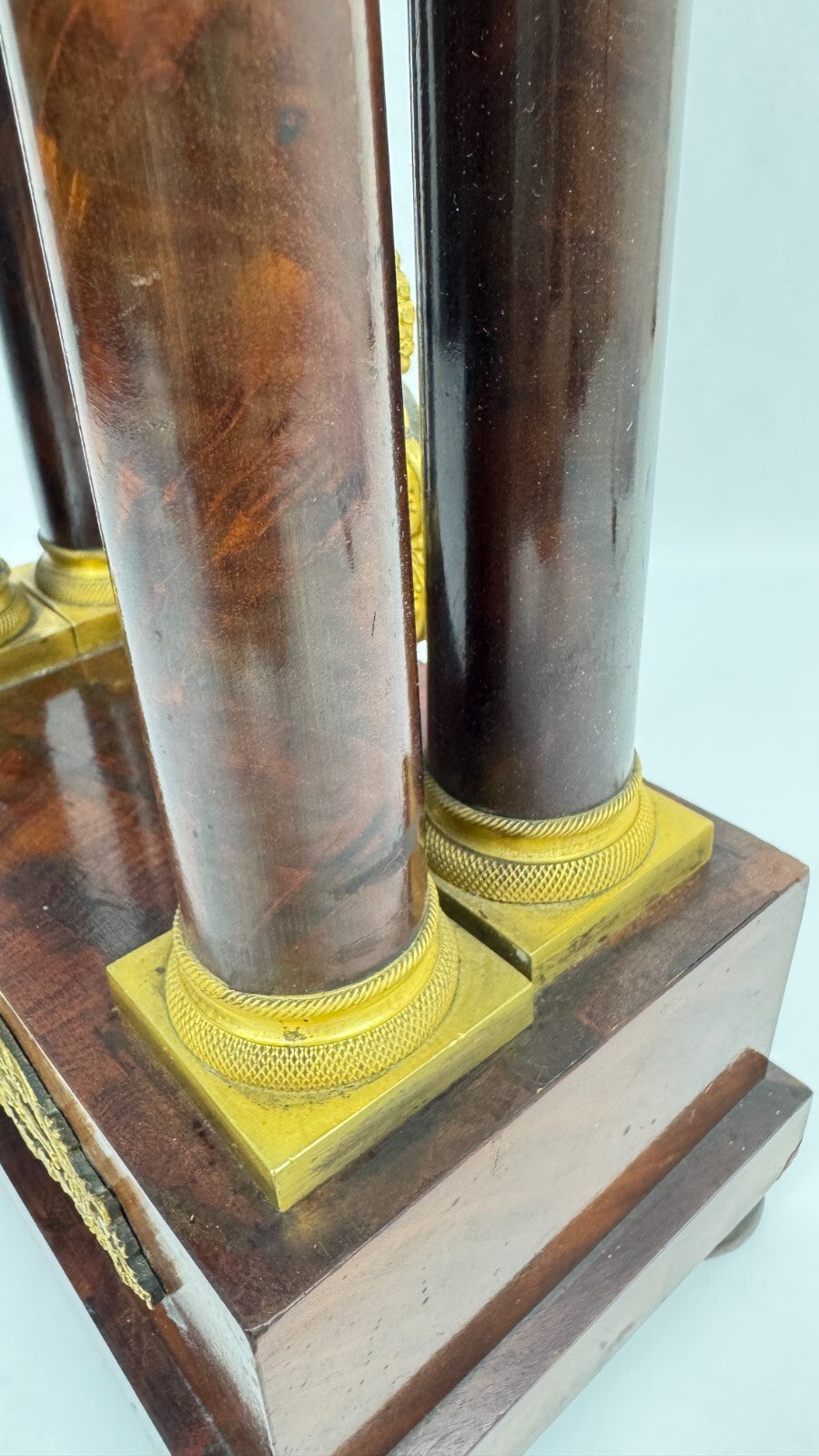 Pendule portique en acajou époque Restauration