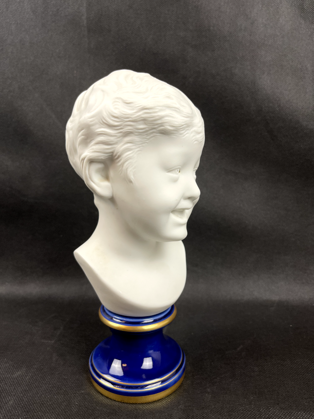 Buste d'Enfant rieur d'après Donatello en biscuit de porcelaine  Limoges