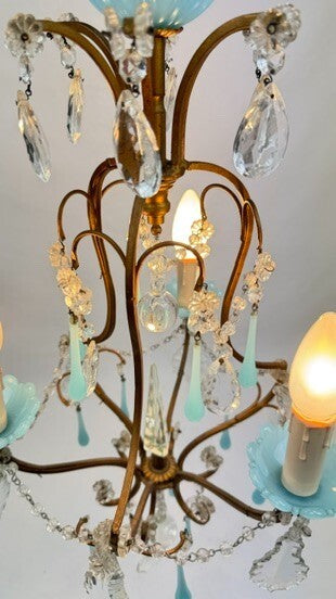 Petit lustre italien en laiton, opaline bleue et pampilles, années 50flag