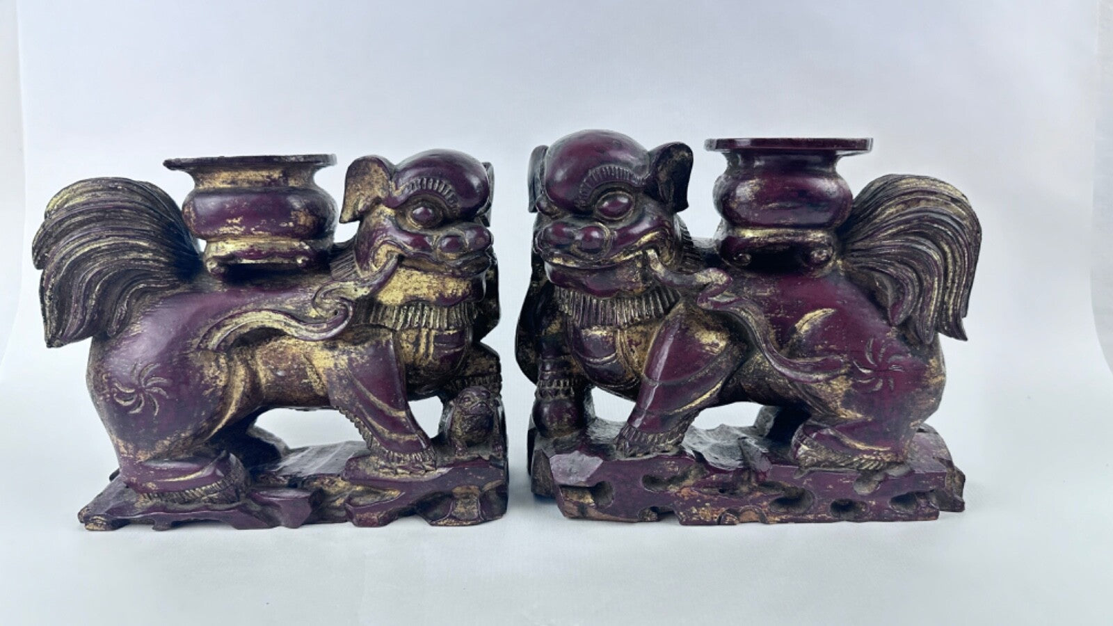 Paire de chiens de Fô en bois sculpté et doré 19ème
