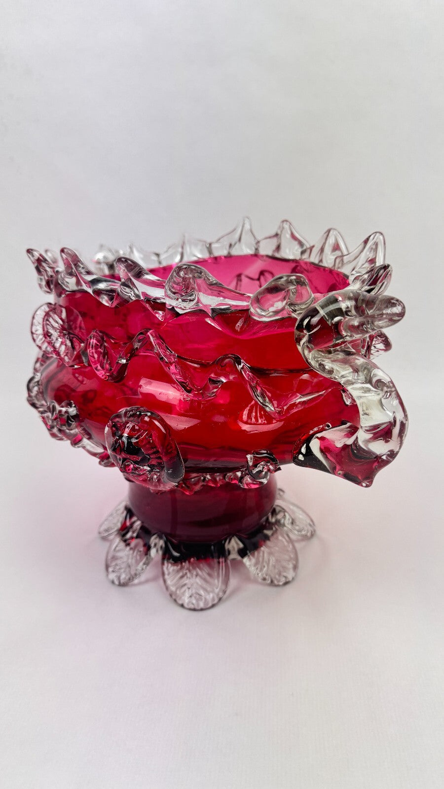 Jardinière en verre rouge framboise dans le goût d'Auguste Jean ou de Legras