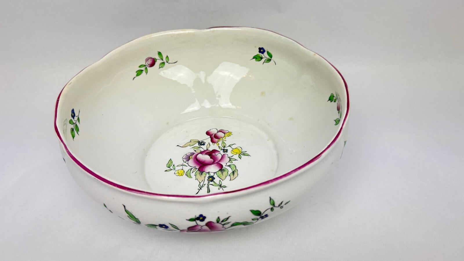 Boch Frères, La Louvière, soupière décor floral