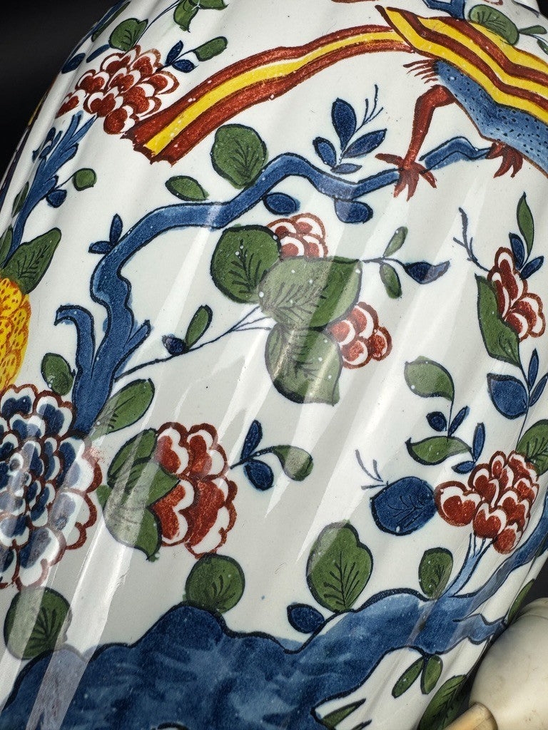 Lampe en faïence de Delft JVOH décor polychrome oiseaux et fleurs, vers 1950