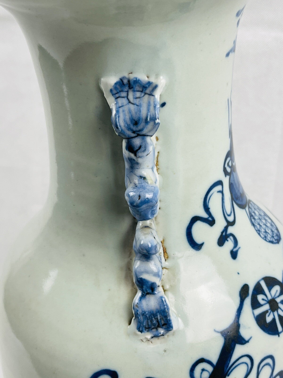 Paire de vases balustres en porcelaine de Chine, dynastie Qing