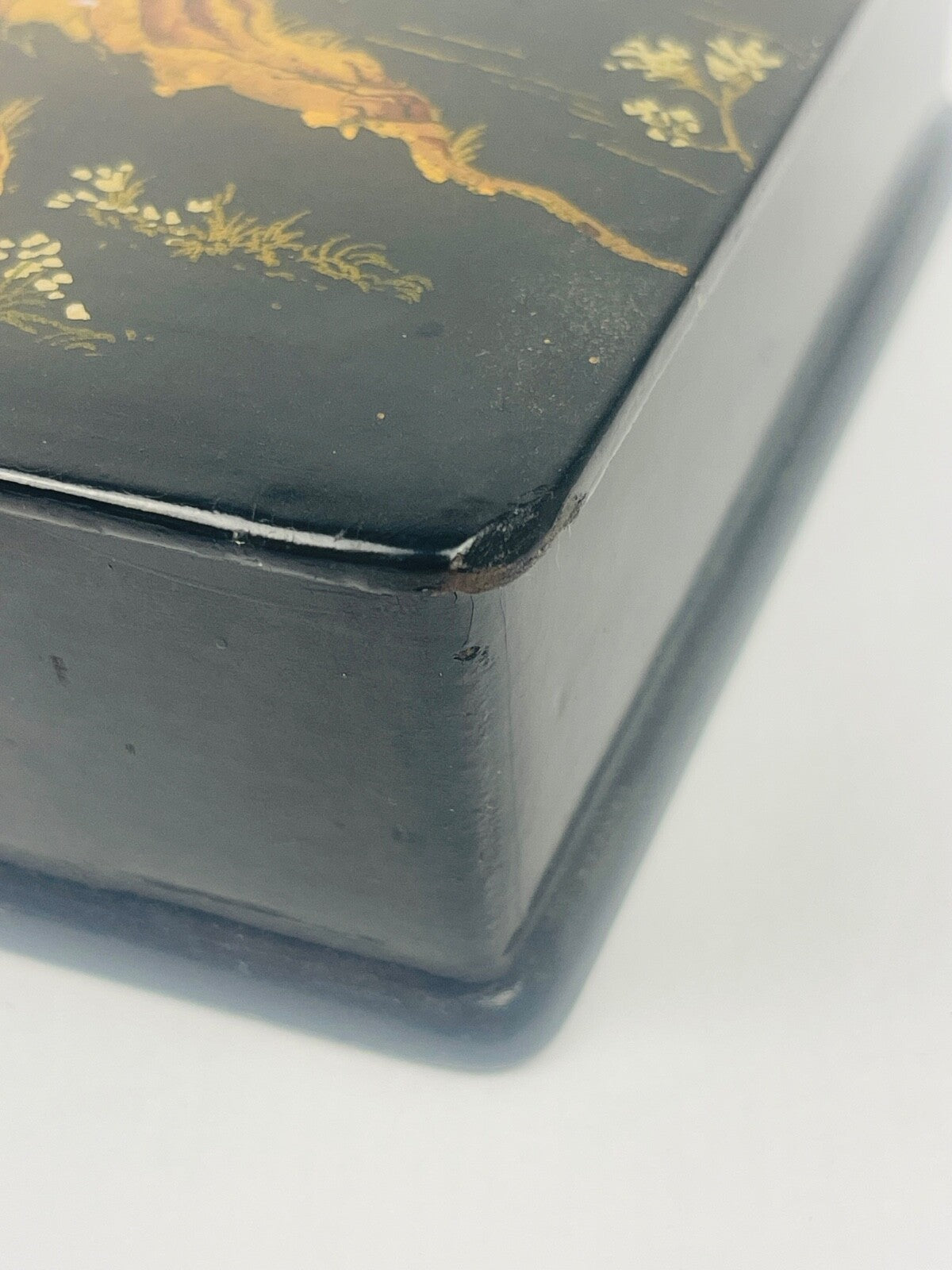 Belle boîte Napoléon III en carton bouilli