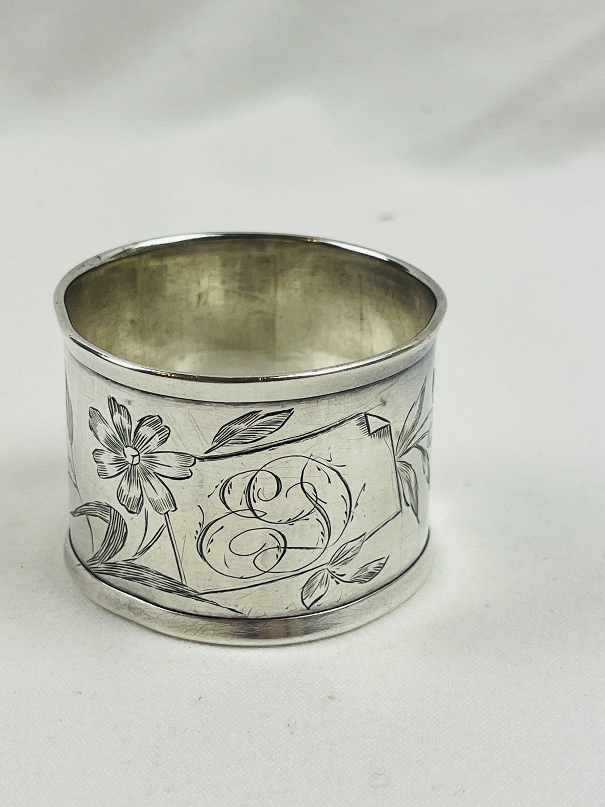 Rond de serviette en argent massif