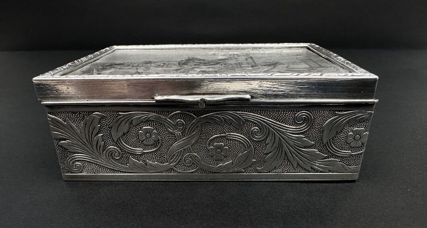 Coffret à Bijoux En Cuivre Argenté à décor de scène de danse