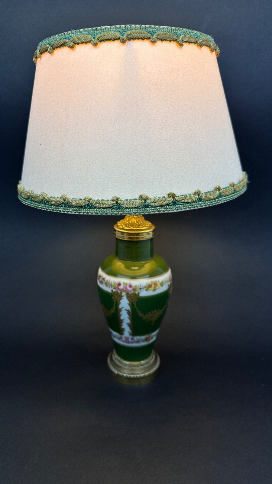 Petite Lampe En Porcelaine, Limoges Ou Sèvres
