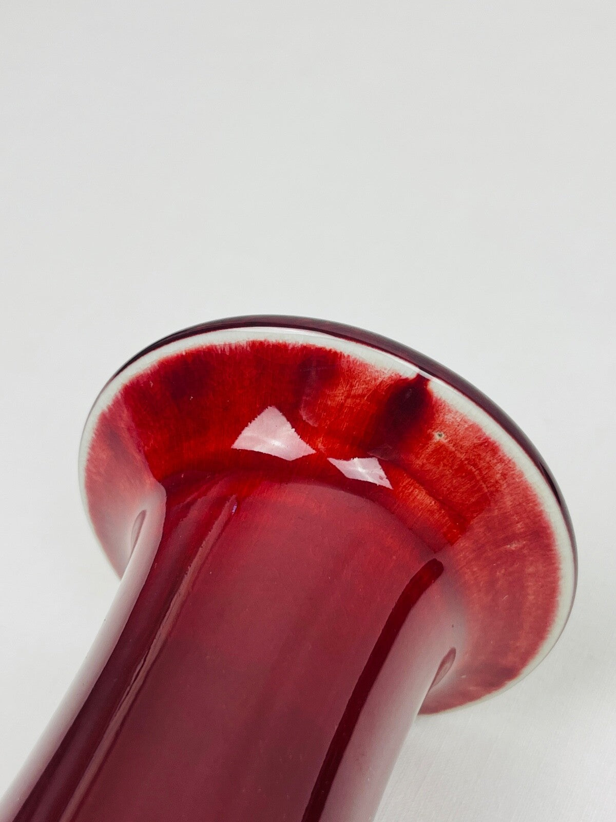 Vase en porcelaine de Chine, sang de boeuf