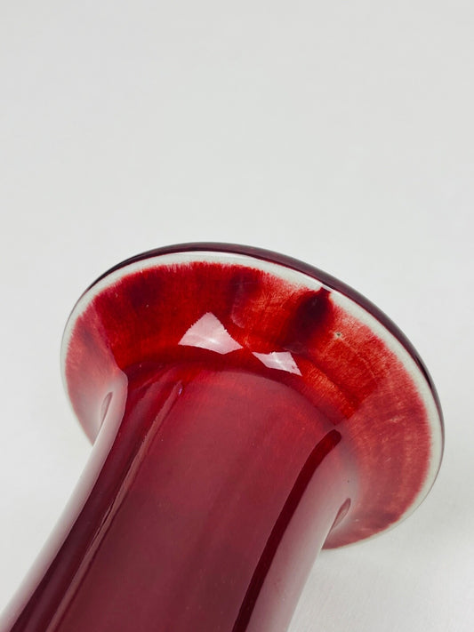 Vase en porcelaine de Chine, sang de boeuf