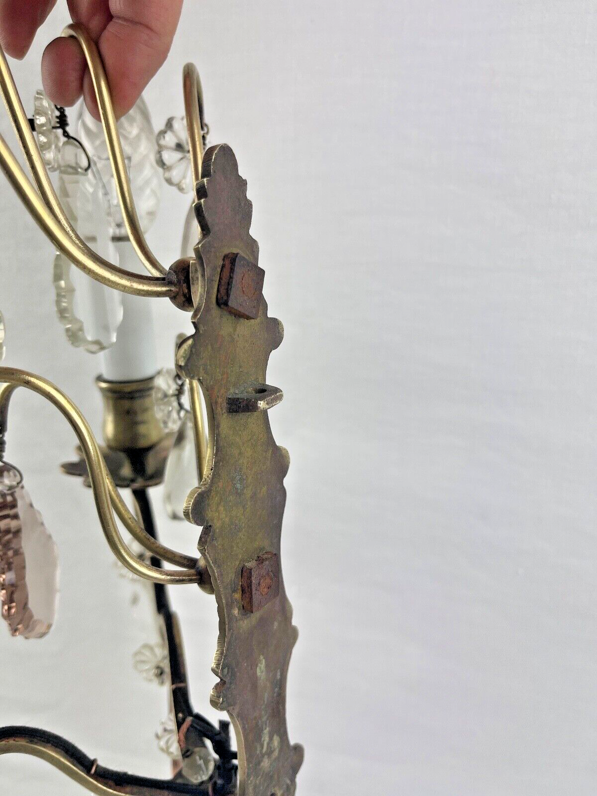 Belle paire d'appliques en bronze avec pampilles en cristal 2 feux