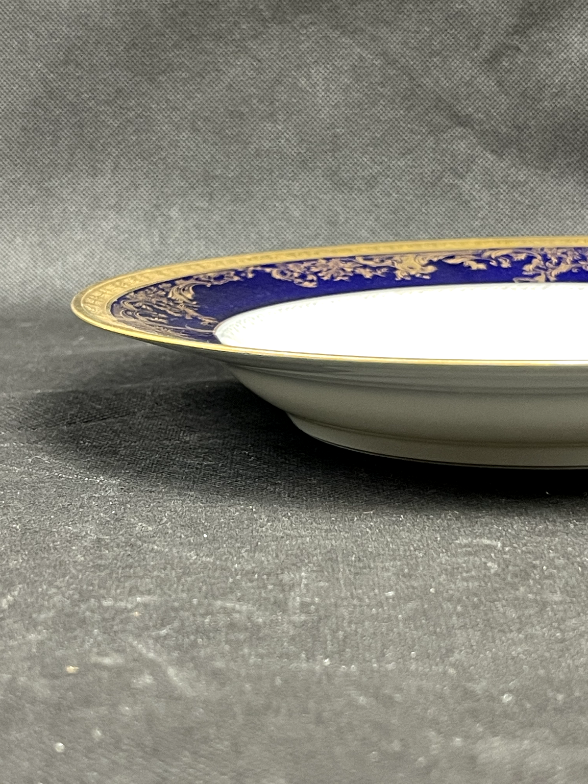 Haviland Limoges,  assiette à soupe, modèle Pompadour, neuve