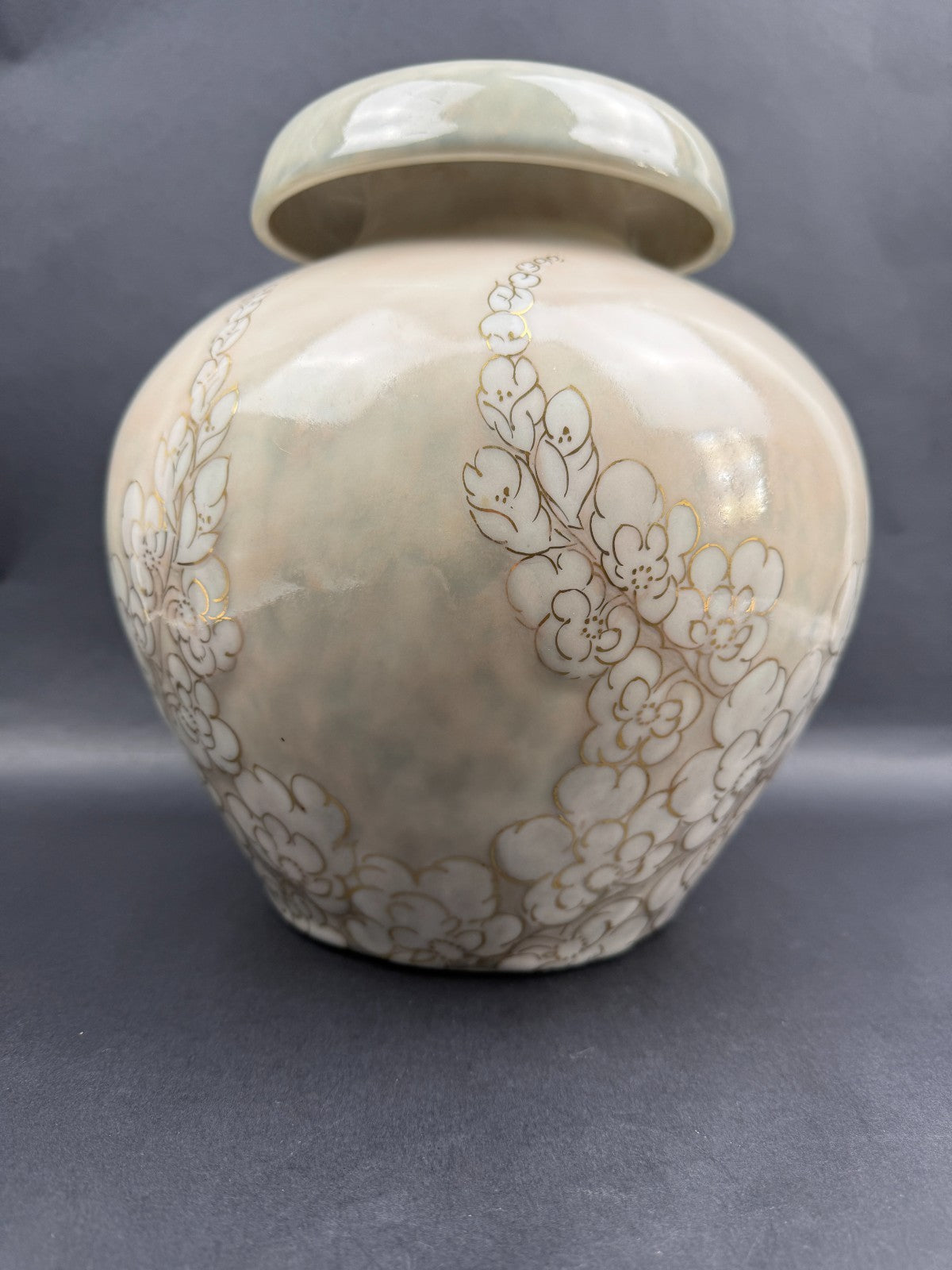 Vase Tharaud Limoges Décor floral doré Porcelaine émaillée – H 26 cm