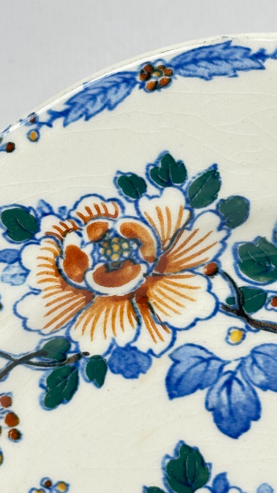 Gien 1875, suite de 6 assiettes plates Coq et pivoines