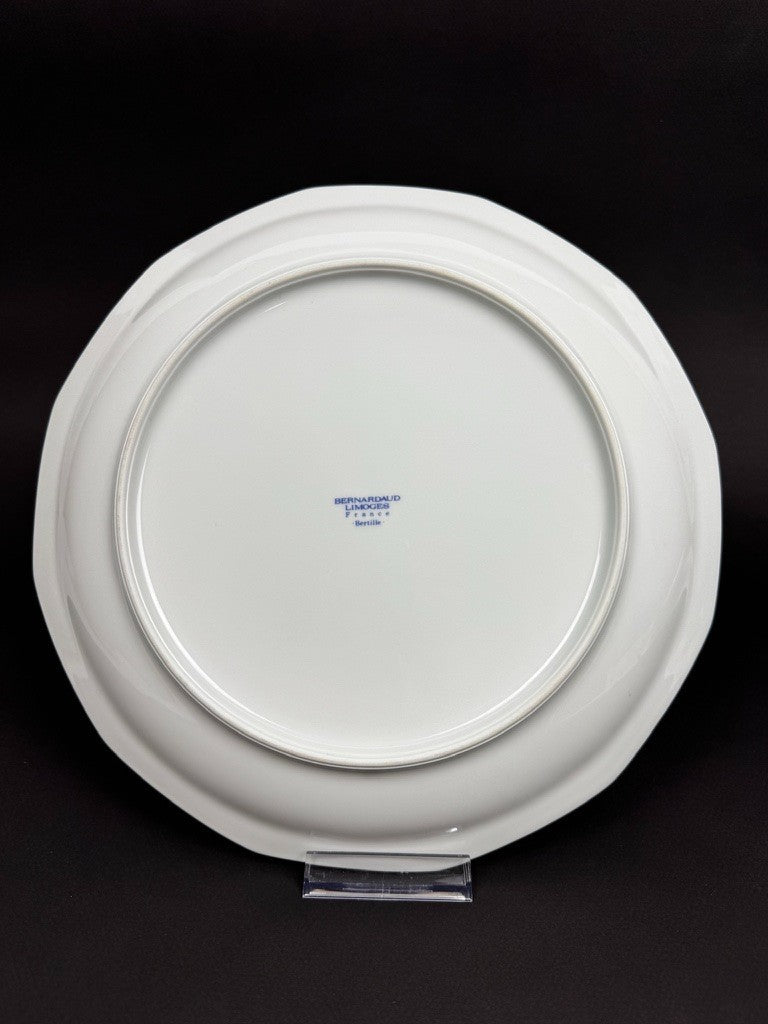 Élégante série de 6 assiettes creuses en porcelaine de Limoges par Bernardaud