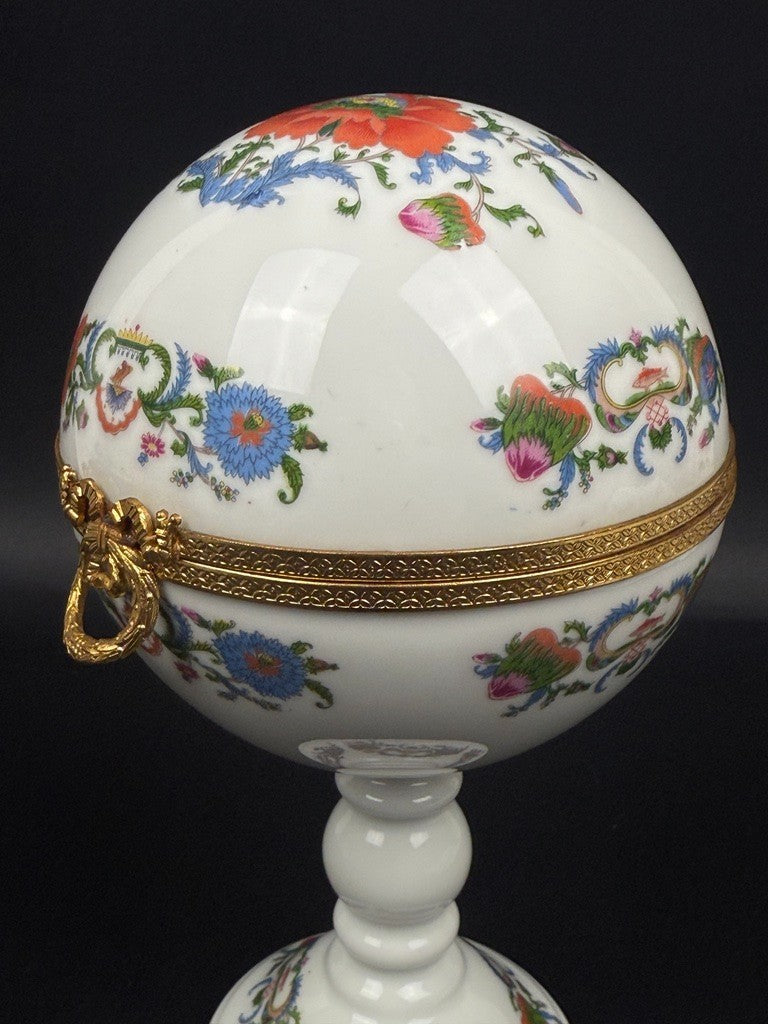Raynaud, bonbonnière sur pied en porcelaine de Limoges