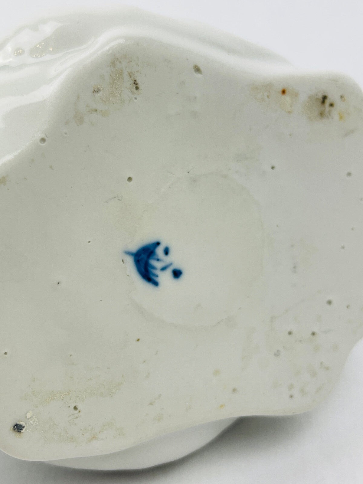 Pique-fleurs en porcelaine blanche en forme de canard