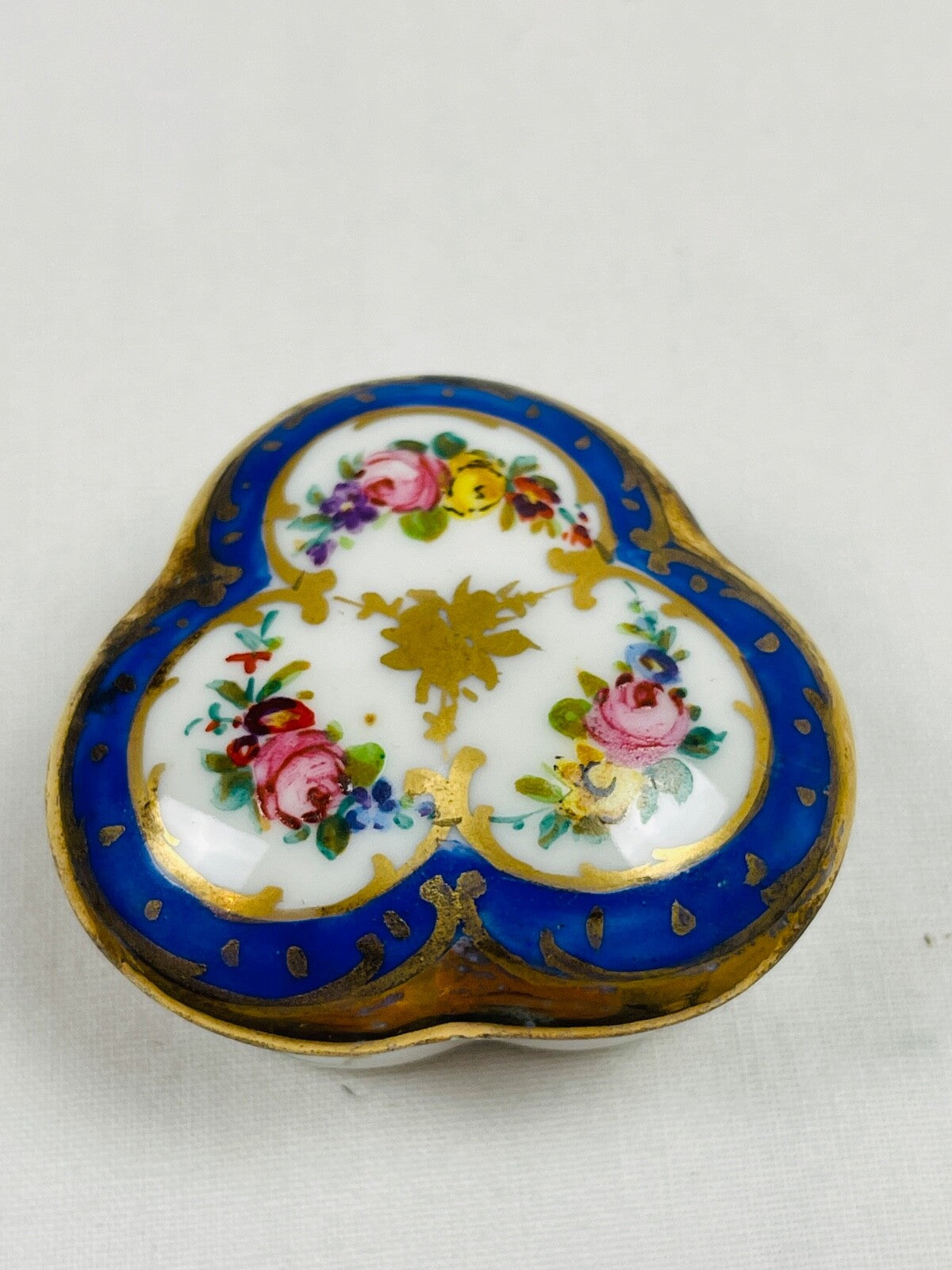 Ancienne boîte à pilules en porcelaine de Limoges ou de Paris
