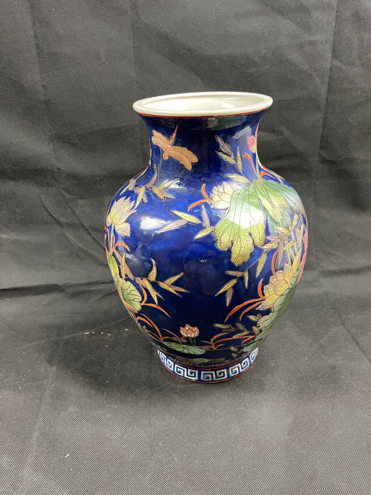 Vase en porcelaine de Chine, fleurs de lotus