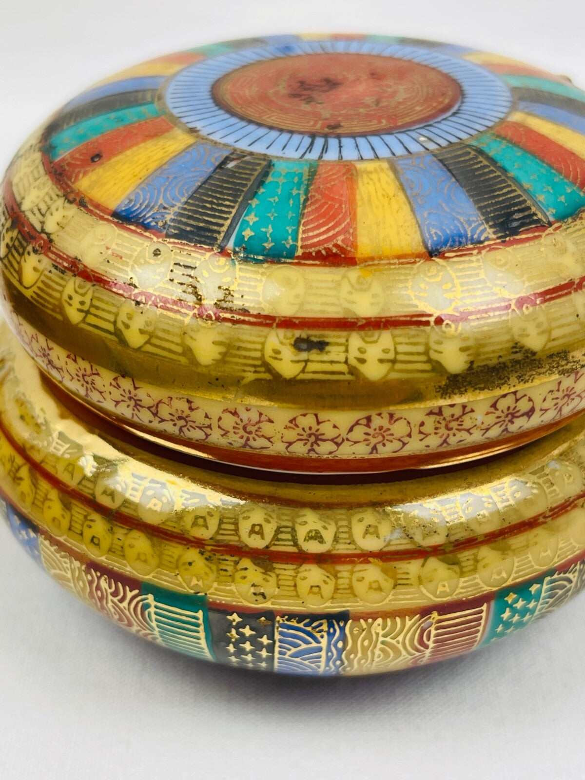 Bonbonnière, pot couvert en porcelaine Satsuma n°2