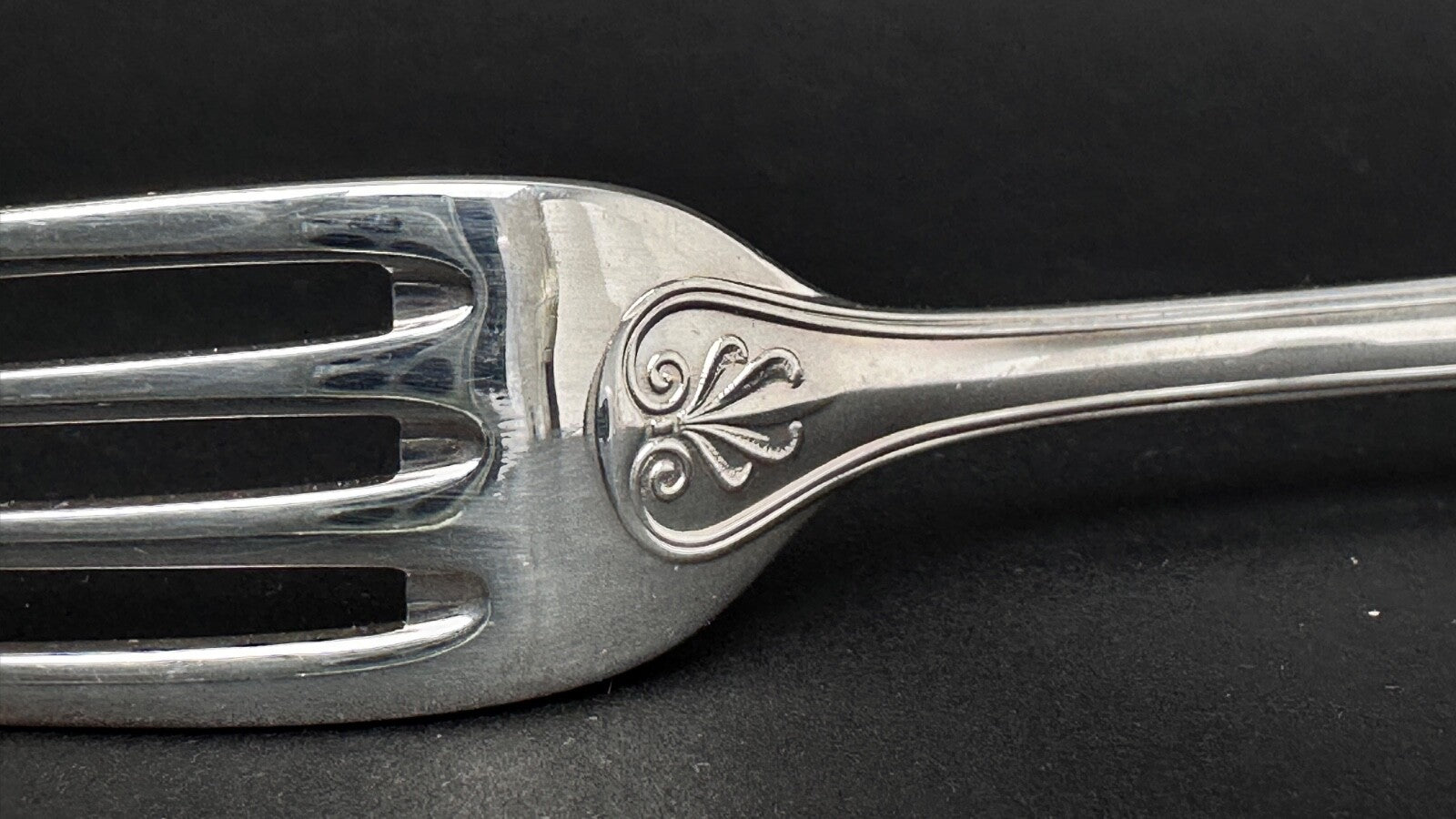 Christofle, Modèle Malmaison, Suite De 12 Fourchettes à Entremets