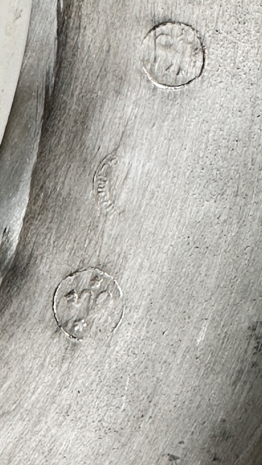 Assiette murale décorative faïence et étain aux fruits