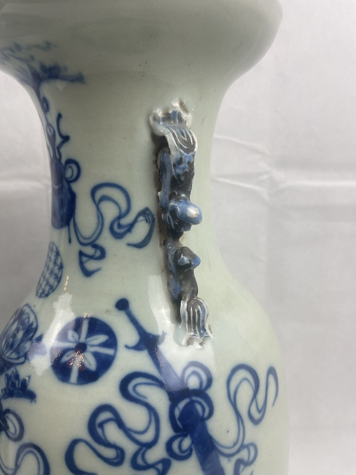Paire de vases balustres en porcelaine de Chine, dynastie Qing